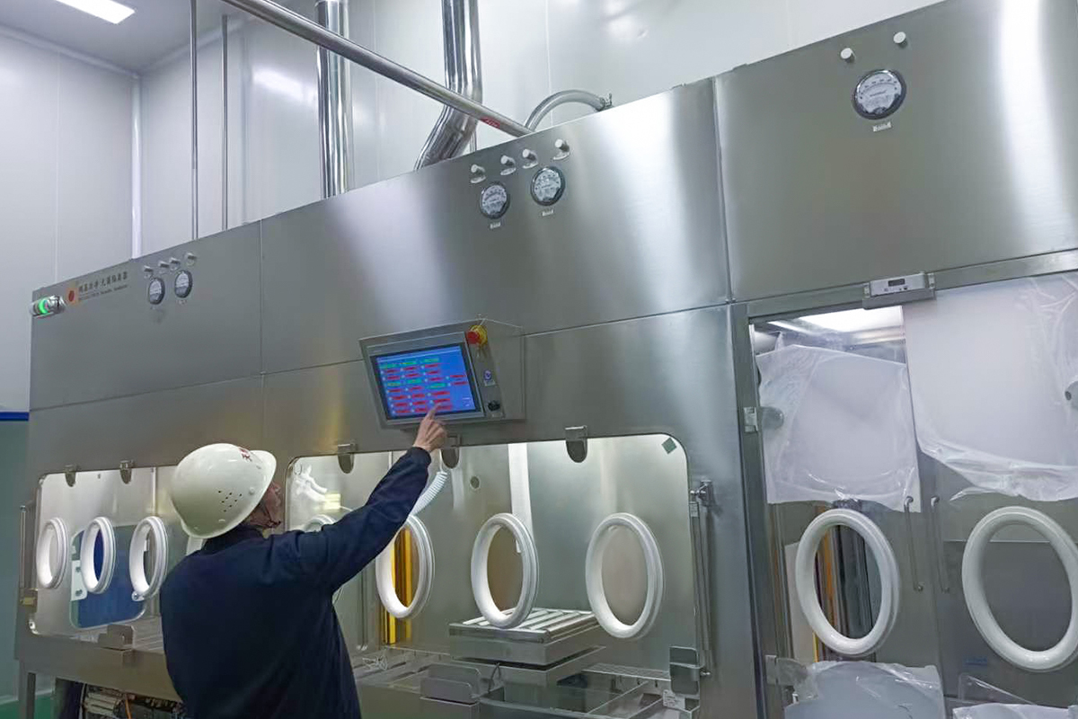 Aseptic isolator Aseptic isolator