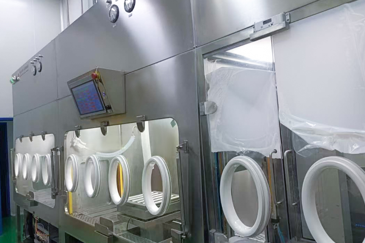 Aseptic isolator Aseptic isolator