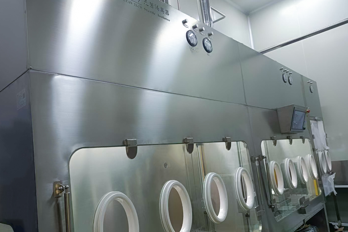 Aseptic isolator Aseptic isolator